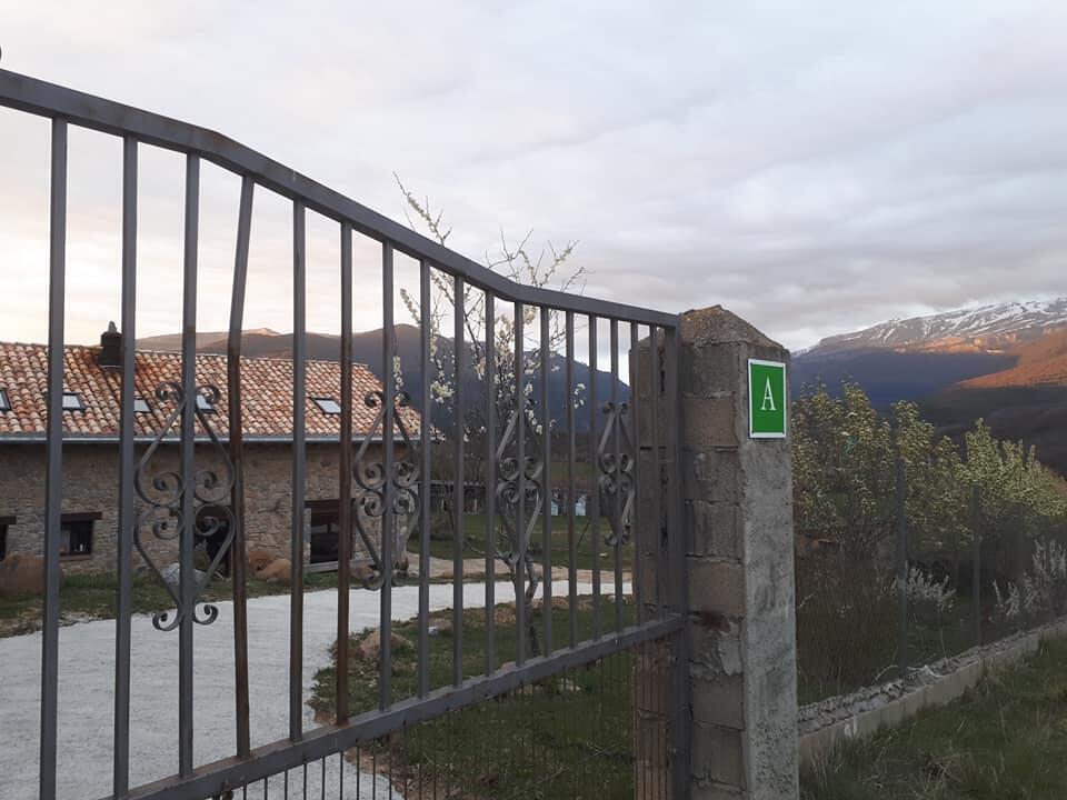 Albergue A'Noguera Castiello de Jaca Luaran gambar